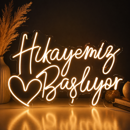 Neon Yazı Led Pano 45x75 cm – “Hikayemiz Başlıyor” 3 mm Pleksi Işıklı Dekoratif Neon Tabela