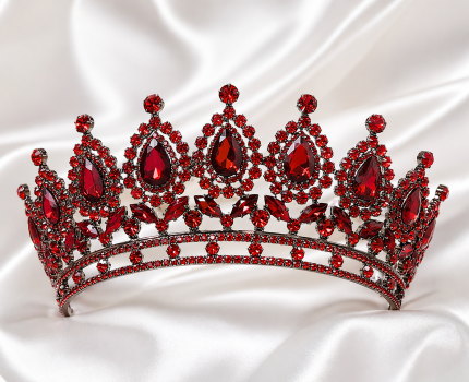 Kırmızı Taşlı Gelin Tacı – Zarif Kristal Taşlı Kına & Düğün Saç Aksesuarı