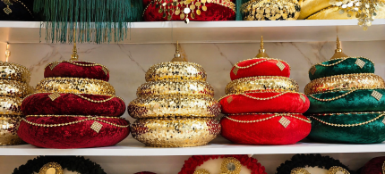 Üç Katlı Tepsi Sepet – Kına Gecesi ve Nişan İçin Kadife ve Gold Süslemeli Sunum Sepeti