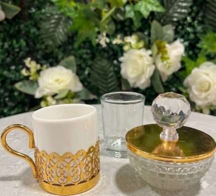 Porselen Kahve Fincanı – Gold Detaylı Fincan, Cam Bardak ve Kapaklı Şekerlik Şık Sunum Seti