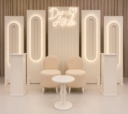 Mahi-Devran Ahşap Set (Neon Yazısız) – LED Işıklı Modern Nişan, Söz ve Düğün Arka Fon