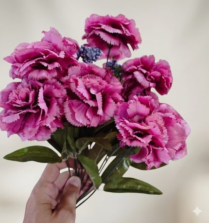 Mor Pembe Yapay Karanfil Demeti – Dekoratif Çift Renkli Karanfil Buketi, Şık Tasarım