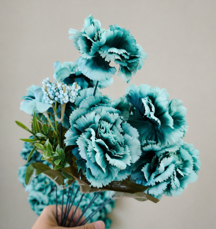 Turkuaz Yapay Karanfil Demeti – Dekoratif Karanfil Buketi, Modern ve Şık Tasarım