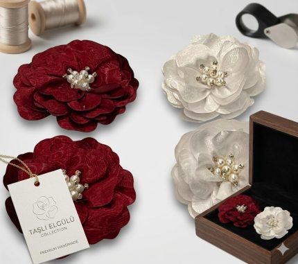 El Yapımı Taşlı Kumaş Gül Aksesuar 1 çift – Kına & Nişan İçin Şık Gül Süs (Kırmızı & Ekru)